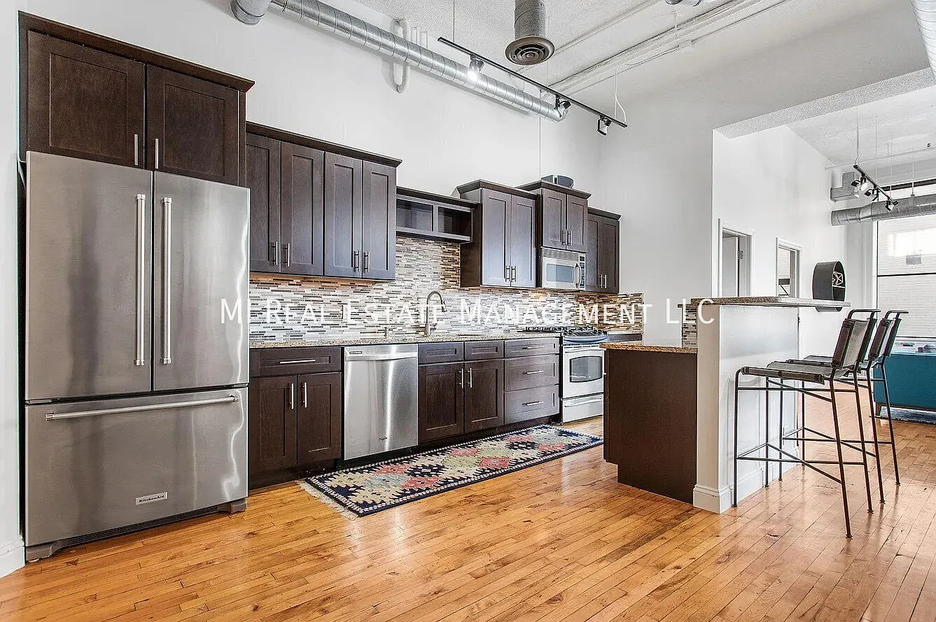 2 bed, 2.0 bath, 1496 sqft, $3,750 — Photo 2