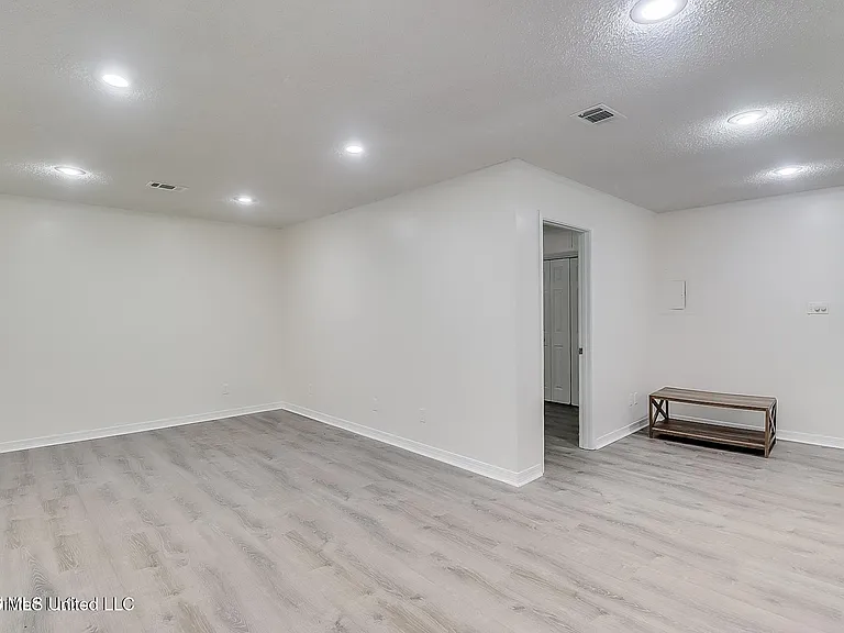 9228 Pointe Aux Chenes Rd — Photo 18
