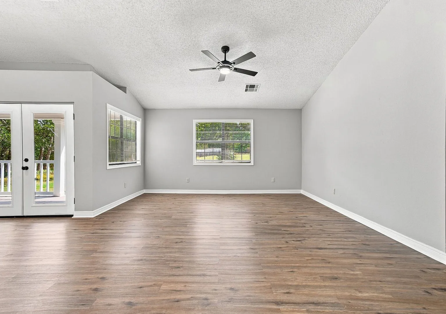 3 Bed 2 Bath in Prue - Renovated and Move-in Ready! — Photo 3