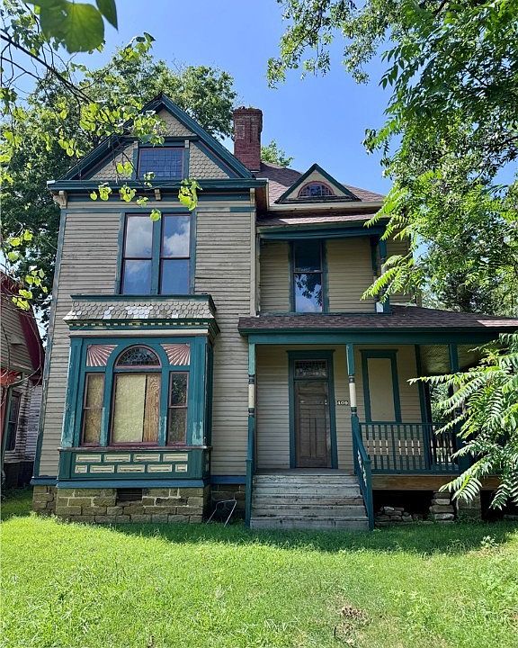 1st image of 409 N 8th St