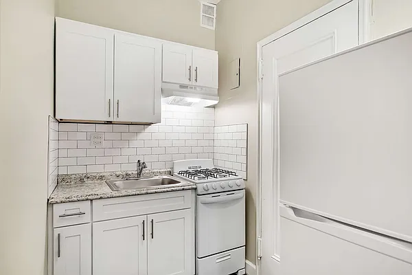 Rented by Cooper & Cooper Real Estate | media 4
