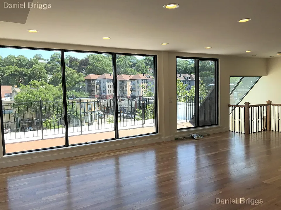 1616 Beacon St #PENTHOUSE