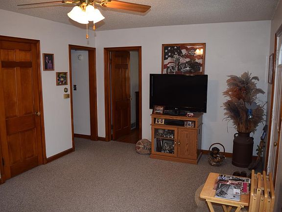 3rd image of 616 SW Southlawn Cir