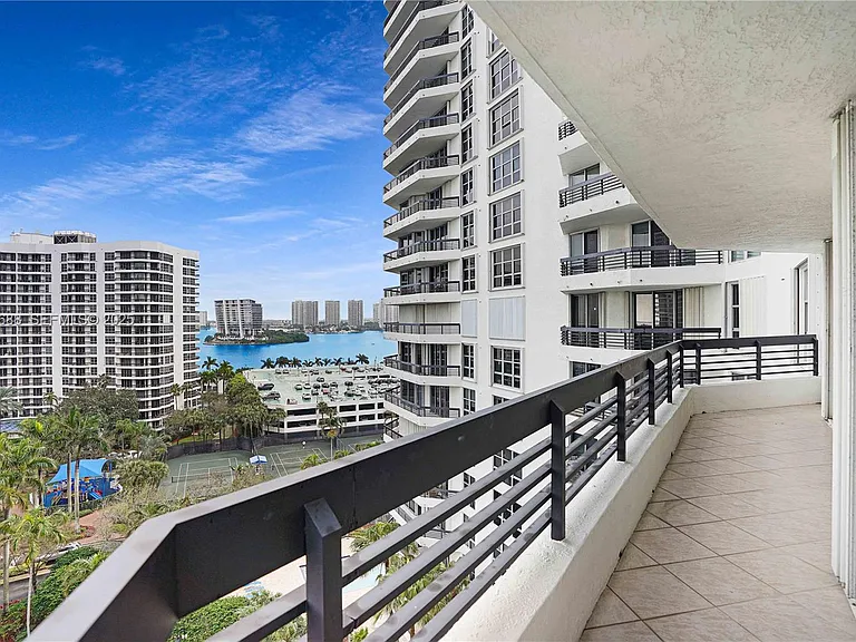 3500 Mystic Pointe Dr #1206 — Photo 81