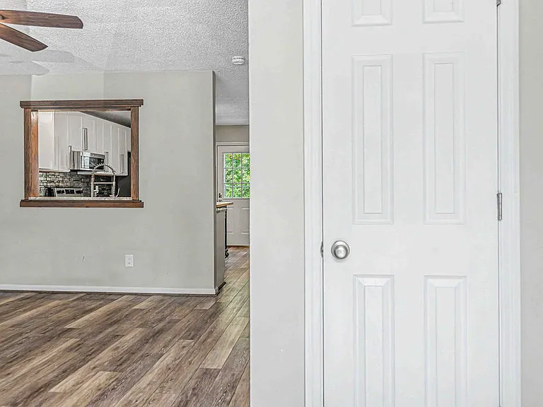 103 Meadowbrook Ln #1 — Photo 3