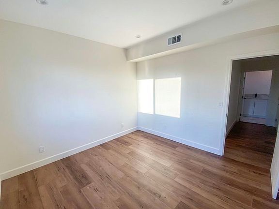 5th image of 2806 S Palm Grove Ave #2