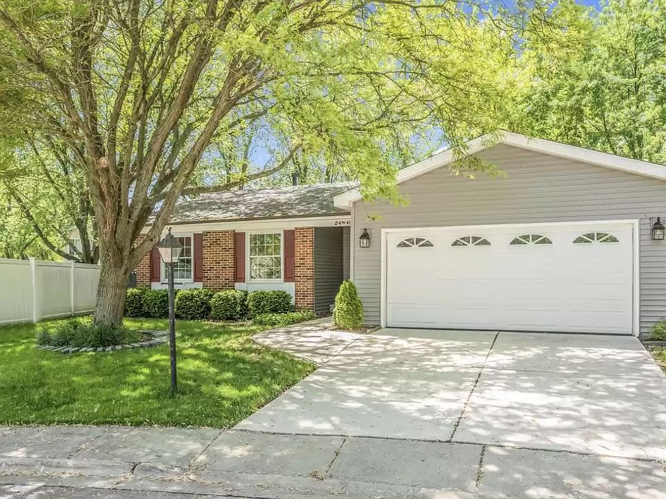 1st image of 6S114 Park Meadow Dr