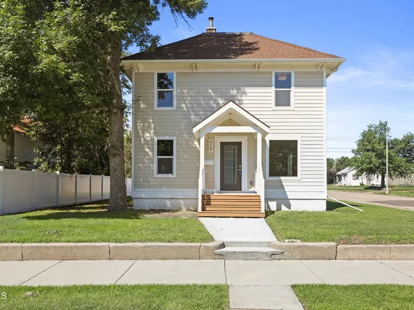429 7th Ave W, Williston, ND 58801