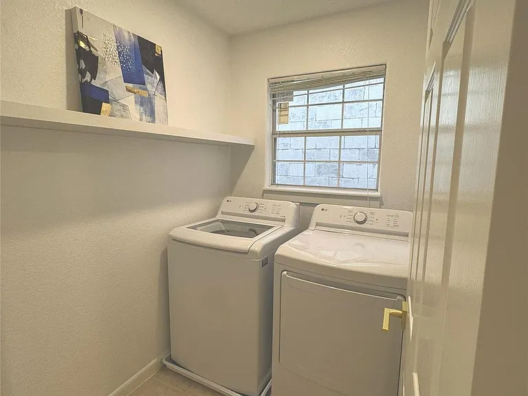 516 S Post Oak Ln #9 — Photo 34