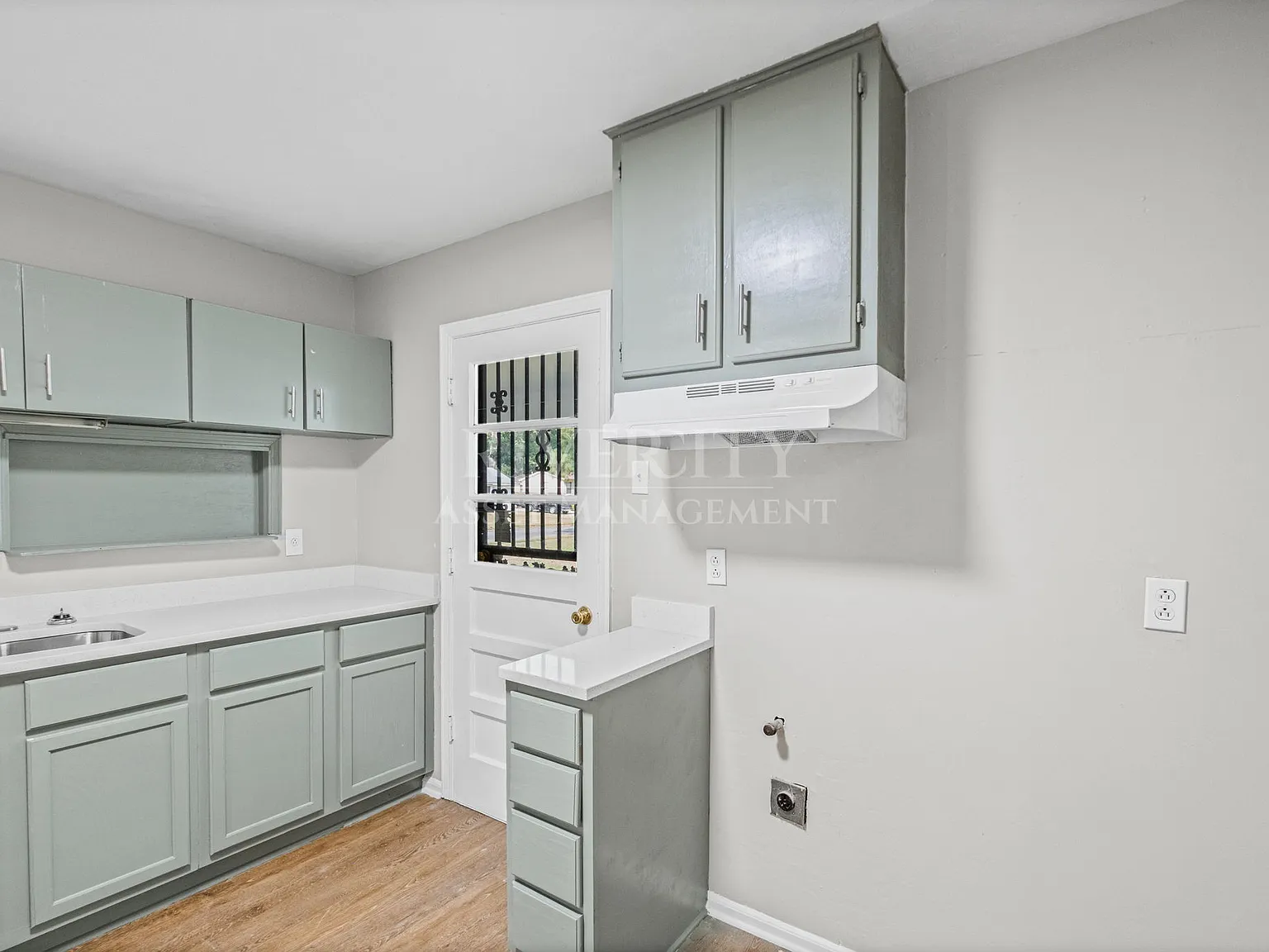 1507 Abernathy Road - 1 — Photo 2