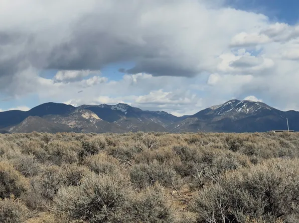 F Calle Feliberto, El Prado, NM 87529