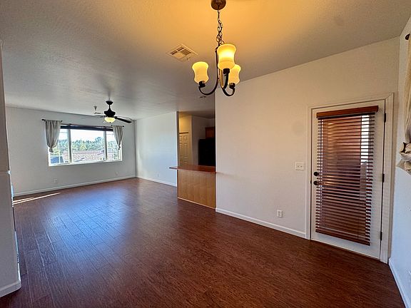 Living Room Image 3