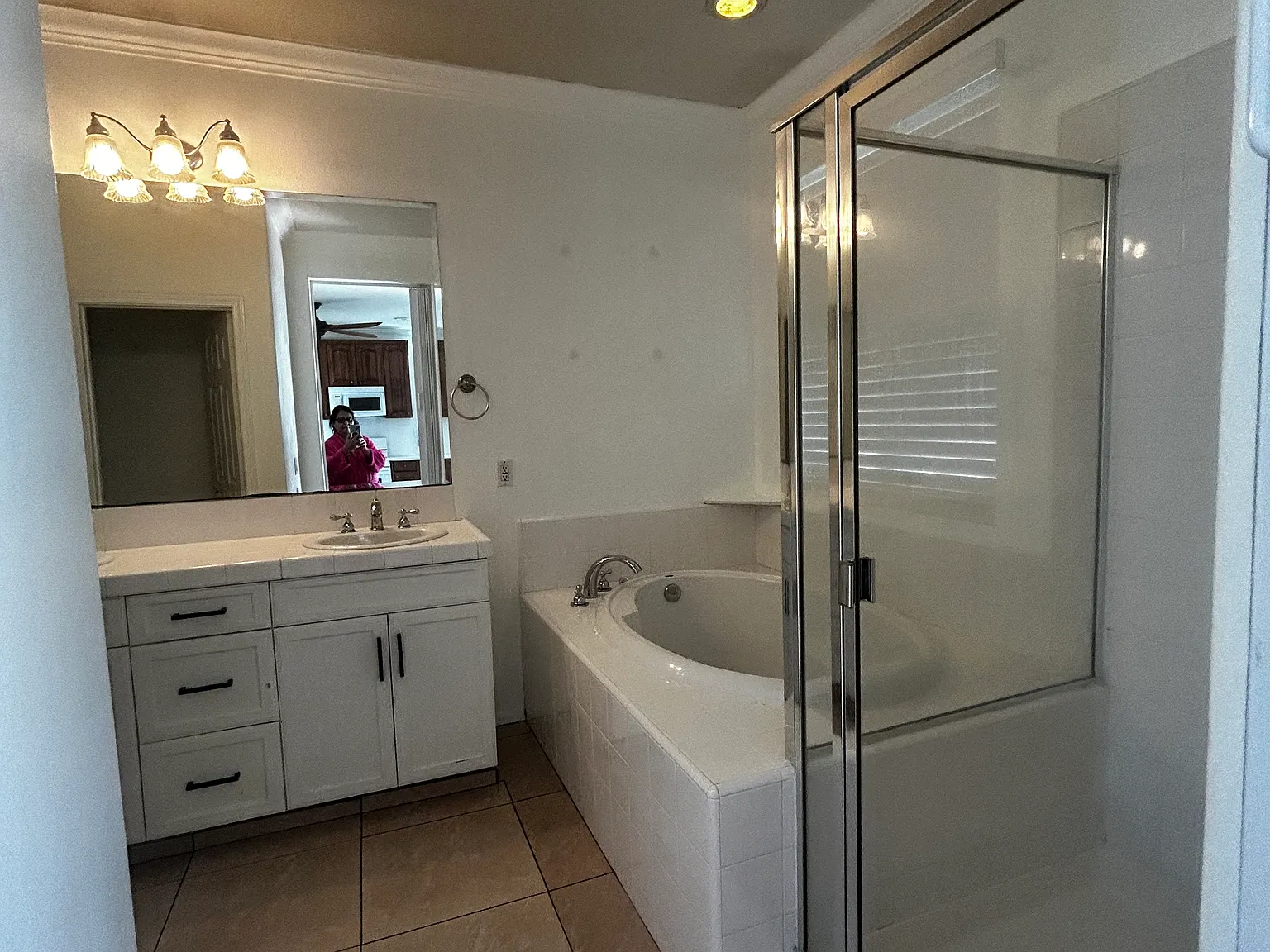 1 bed, 1000 sqft, $1,900 — Photo 3