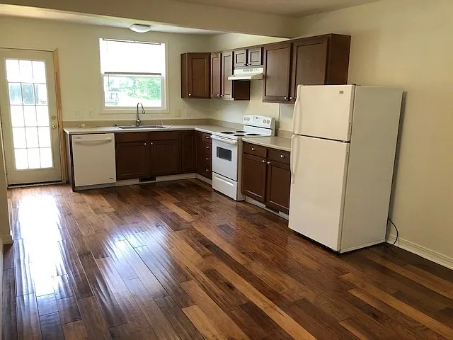 Christiansburg, 4 BR / 3 BA, Available Oct. 9th 2026 — Photo 2