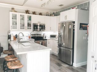 7548 NW 3rd St, Plantation, FL 33317