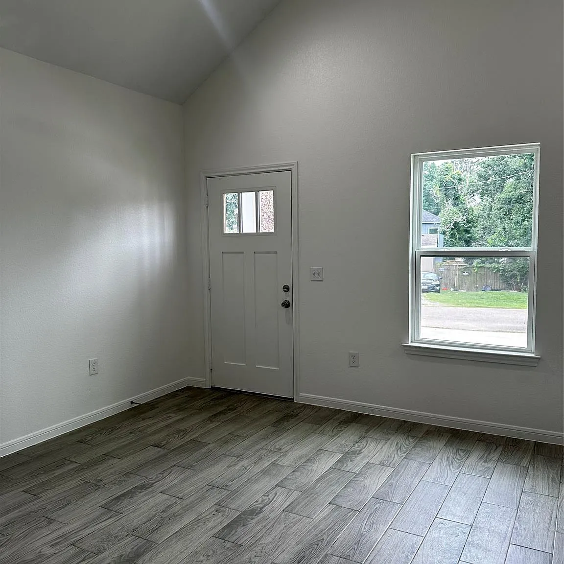 3 bed, 2.0 bath, 1080 sqft, $1,450 — Photo 2