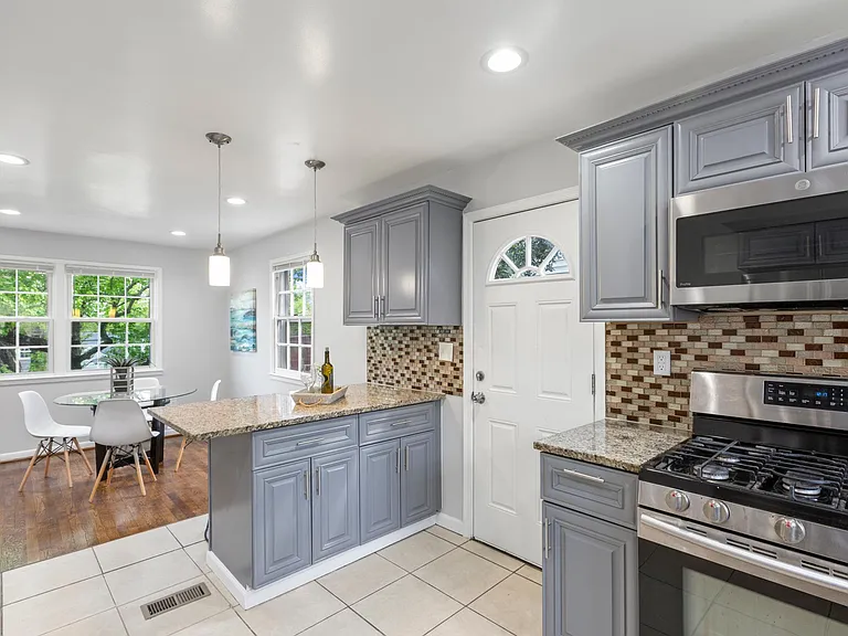 3726 Camden St SE — Photo 7
