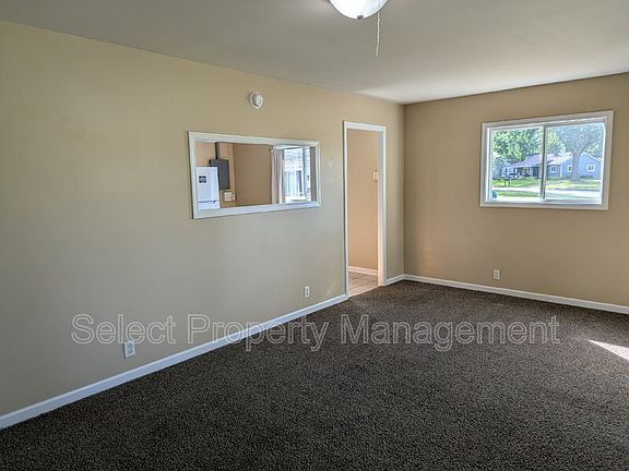 4th image of 926 Houston Dr