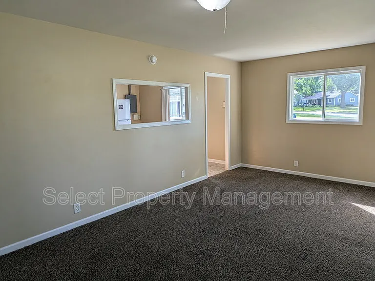 926 Houston Dr — Photo 4