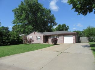 1719 SW Amhurst Rd, Topeka, KS 66604