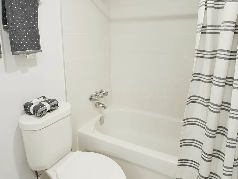 35 Warrender Ave #1 BD — Photo 6