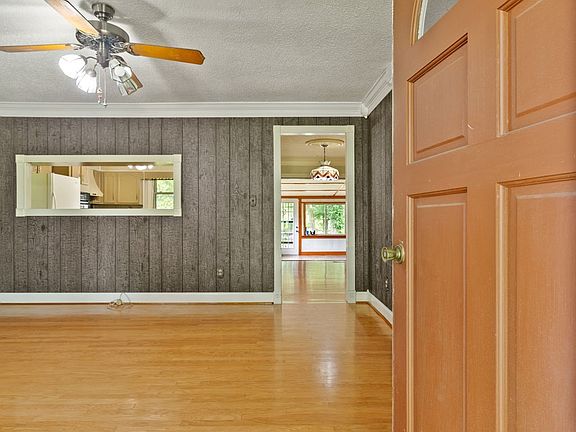 5th image of 148 Maple St