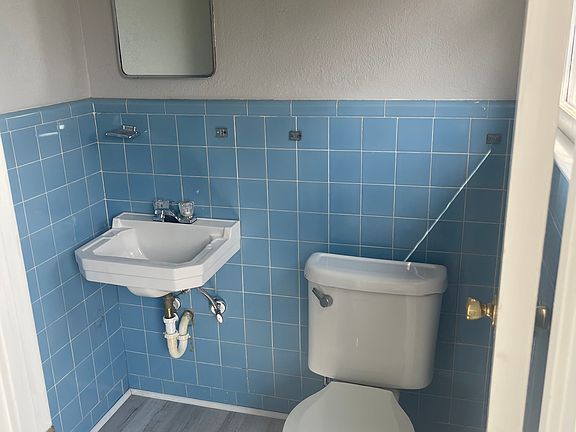 3rd image of 1009 Burger St