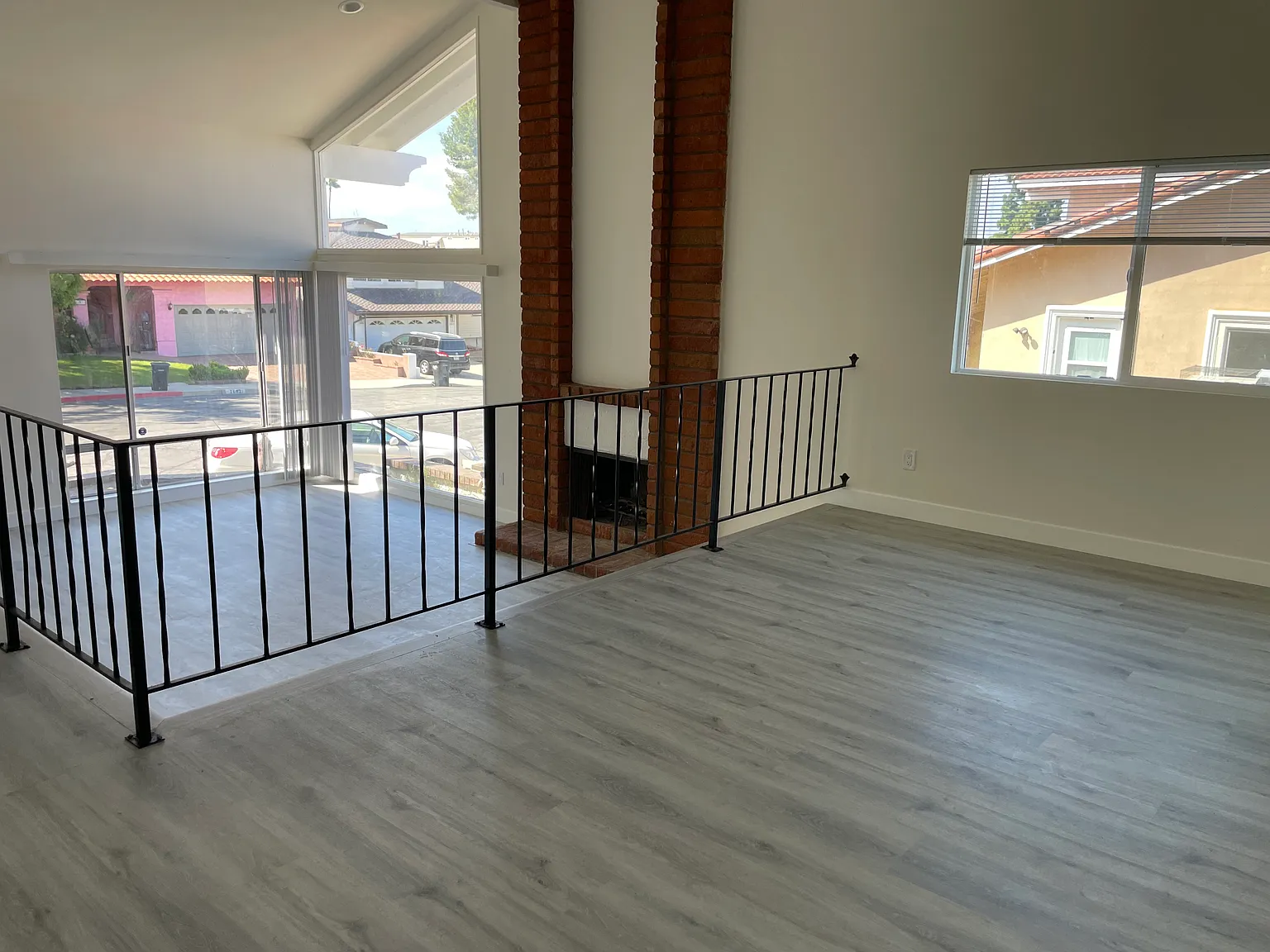 4 bed, 2307 sqft, $4,850 — Photo 2