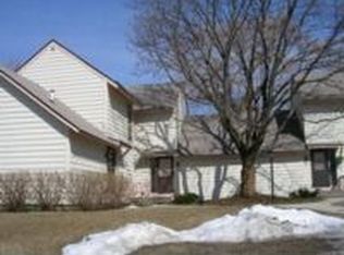 589 Dunham Rd, Gurnee, IL 60031