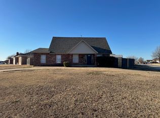 601 NW 19th St, Moore, OK 73160