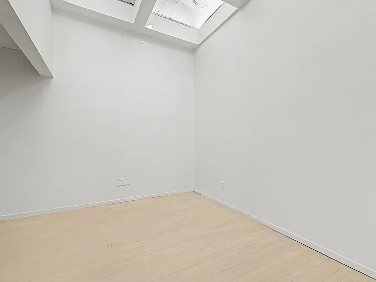3159 Bel Air Dr — Photo 5