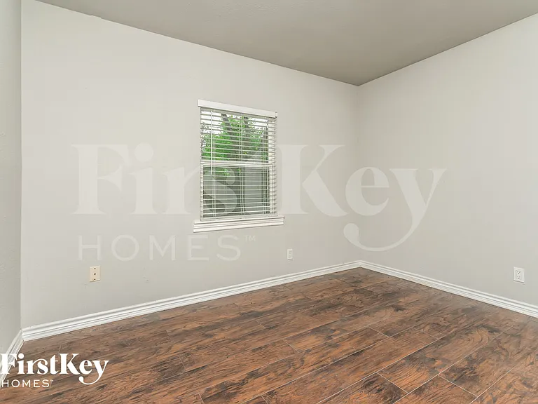 11517 Fernald Ave — Photo 13