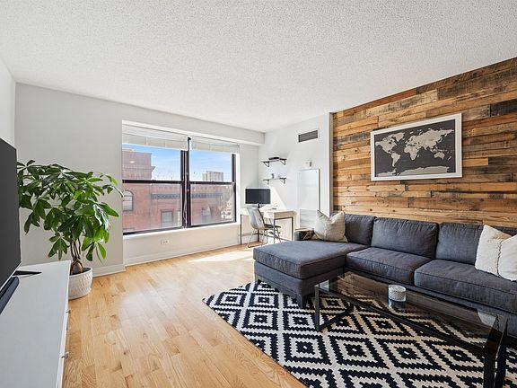 4th image of 350 W Belden Ave APT 516