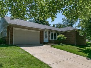 1180 Blanchester Rd, Lyndhurst, OH 44124