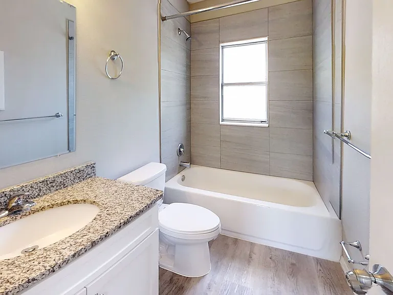 426 Palm Ave N #9 — Photo 8