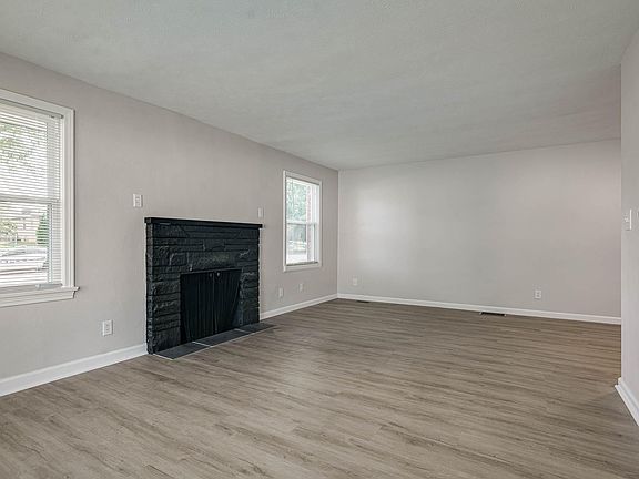 3rd image of 140 E Jennings Ave