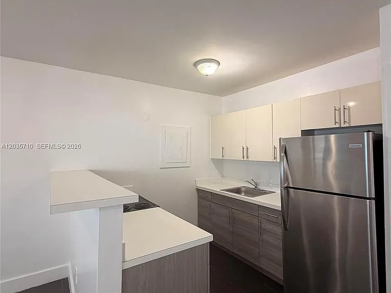 1040 NW 3rd Ave #5 — Photo 2