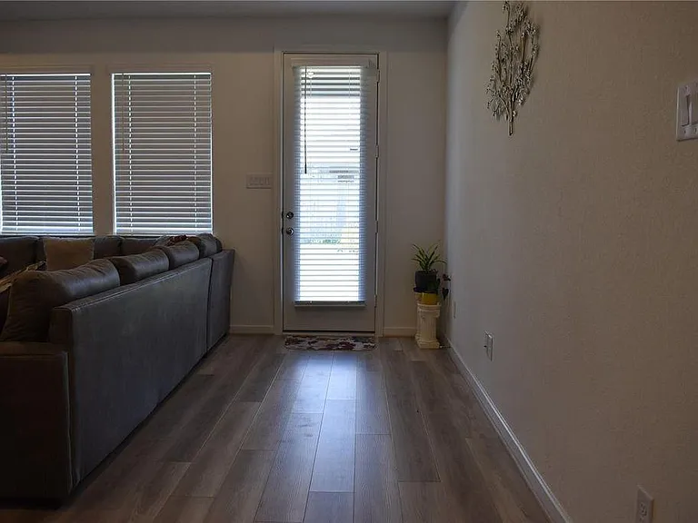9742 Burlington Bristol Dr — Photo 11