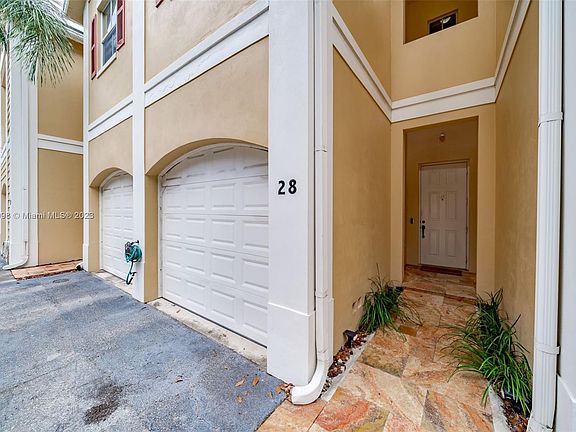 4th image of 535 SW 18th Ave Unit 28