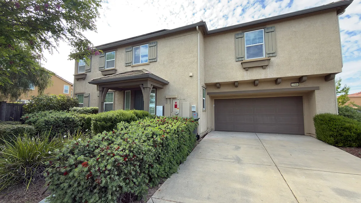 Building Photo - 2548 Walker Dr