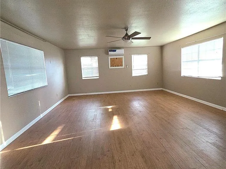 8442 Lago Vista Dr — Photo 26