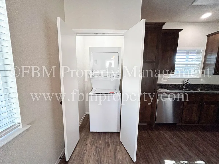 818 Rose St #B — Photo 7