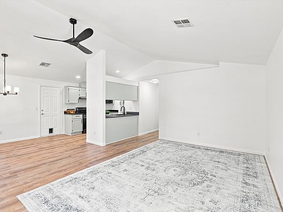 3rd image of 803 Bower Ln
