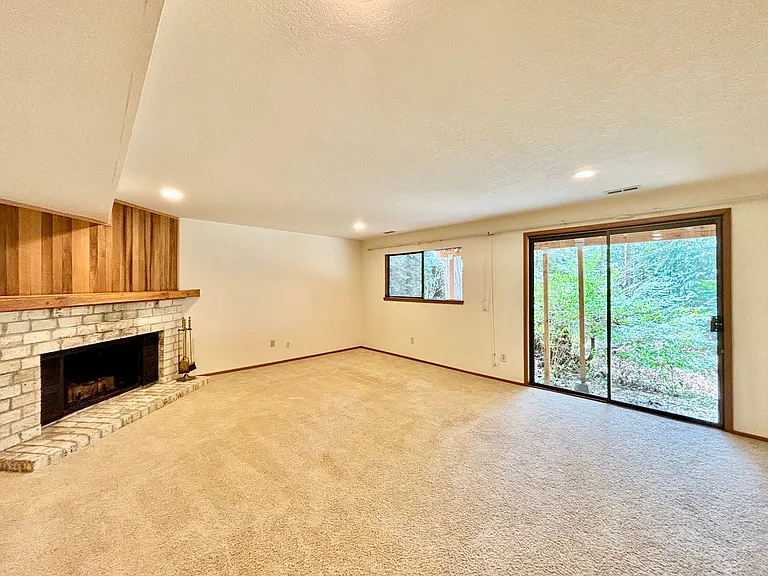 24119 SE 18th Pl — Photo 21