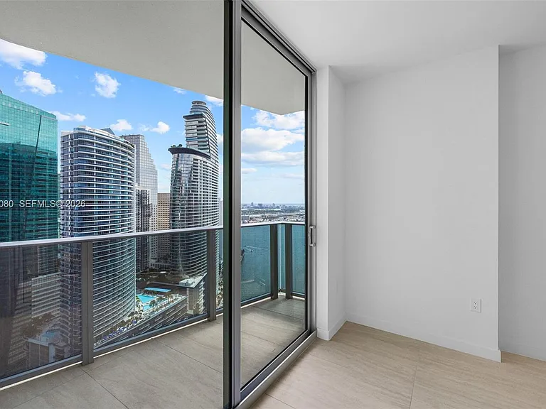 77 SE 5th St #Penthouse 01 — Photo 10