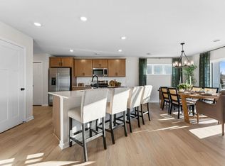 1052 Adamstown Dr, Rosemount, MN 55068