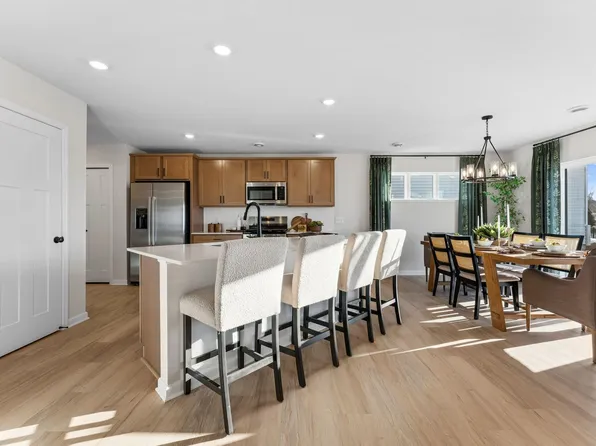 1052 Adamstown Dr, Rosemount, MN 55068