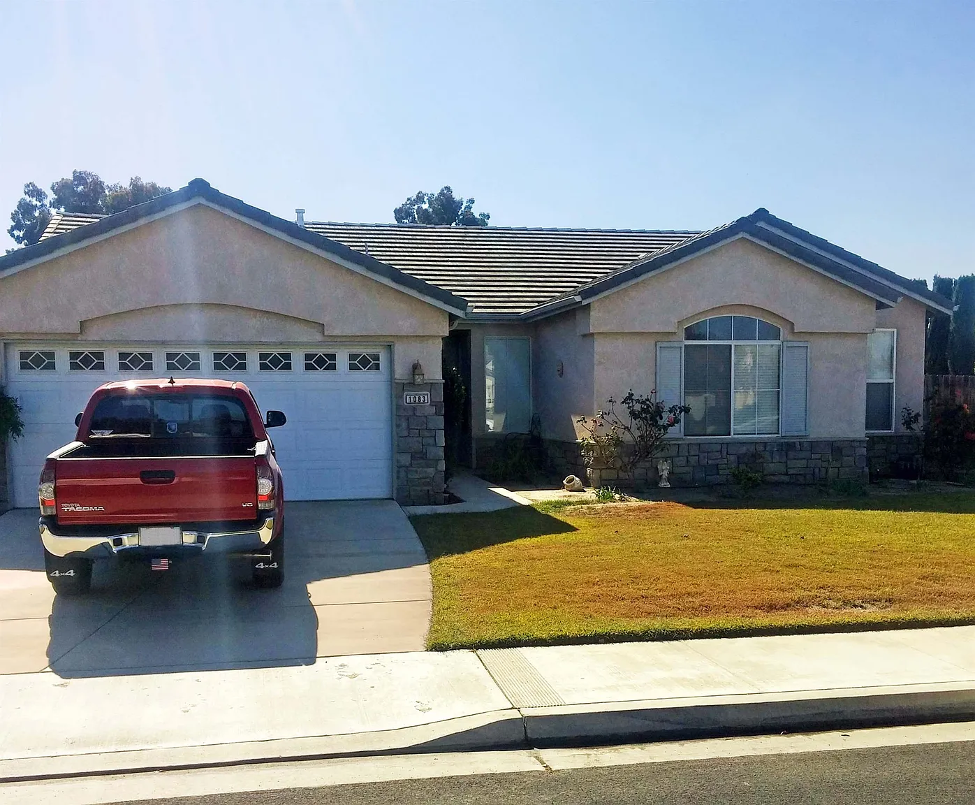 1083 W Pebble Dr photo 1