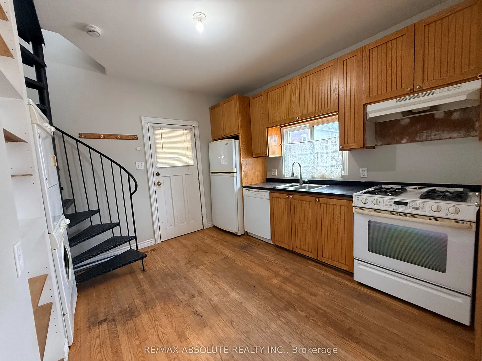 2 bed, $1,800 — Photo 3