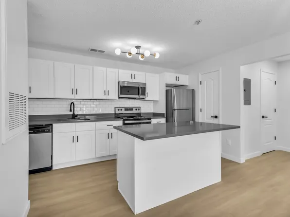 The Ariel - Beautifully Renovated!